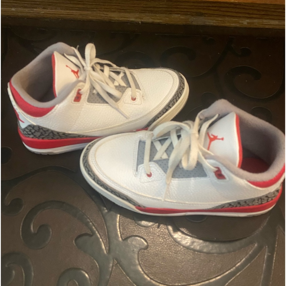 Nike Boy’s Air Jordan 3 Retro. Size 2